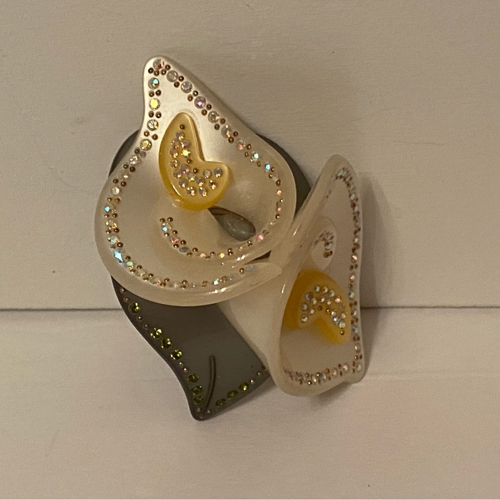 VINTAGE BROOCH PIN 2 WHITE CALLA LILY GREEN LEAF RHINESTONE BEAD ACCENT MCM - Picture 3 of 14